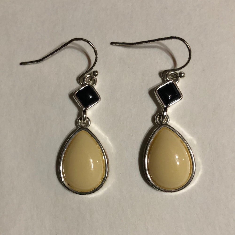 Black and cream earrings - Picture 3 of 5